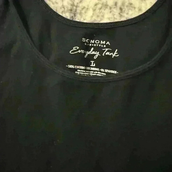 Black tank top - Picture 2 of 4